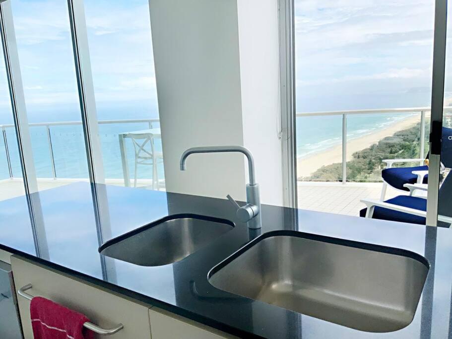 Air On Broadbeach Beachfront 2Level Stunning Apartment With 180 Degree Views Gold Coast Buitenkant foto