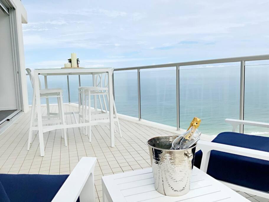 Air On Broadbeach Beachfront 2Level Stunning Apartment With 180 Degree Views Gold Coast Buitenkant foto